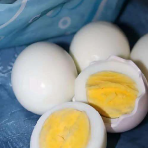 Doctors W.arn: This Common Way of Eating Boiled Eggs Can Clog Your Arteries