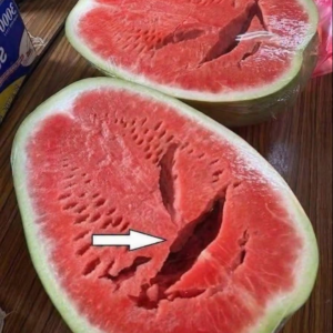 You Cut Open a Watermelon and Found Cracks Inside? Here’s What It Actually Means