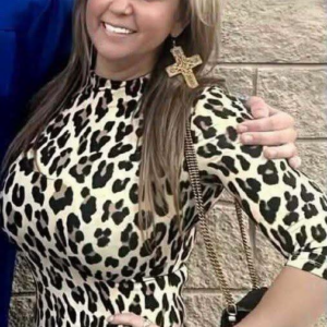 Brandi Passante’s SummerSummer fashion has a way of attracting attention. From relaxed vacation outfits to beachwear and outdoor-event looks Style Sparks a Conversation About Confidence and Personal Expression